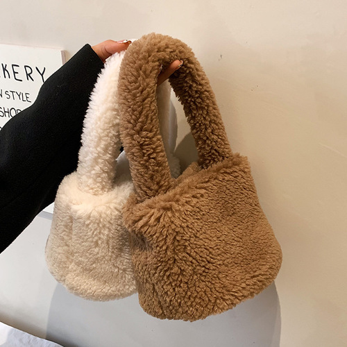  Autumn/Winter New Plush Sheepskin Bag with Woolen Balls, Feminine Vegetable Basket Style Handbag, Soft and Fluffy Round Tube Bag for Women