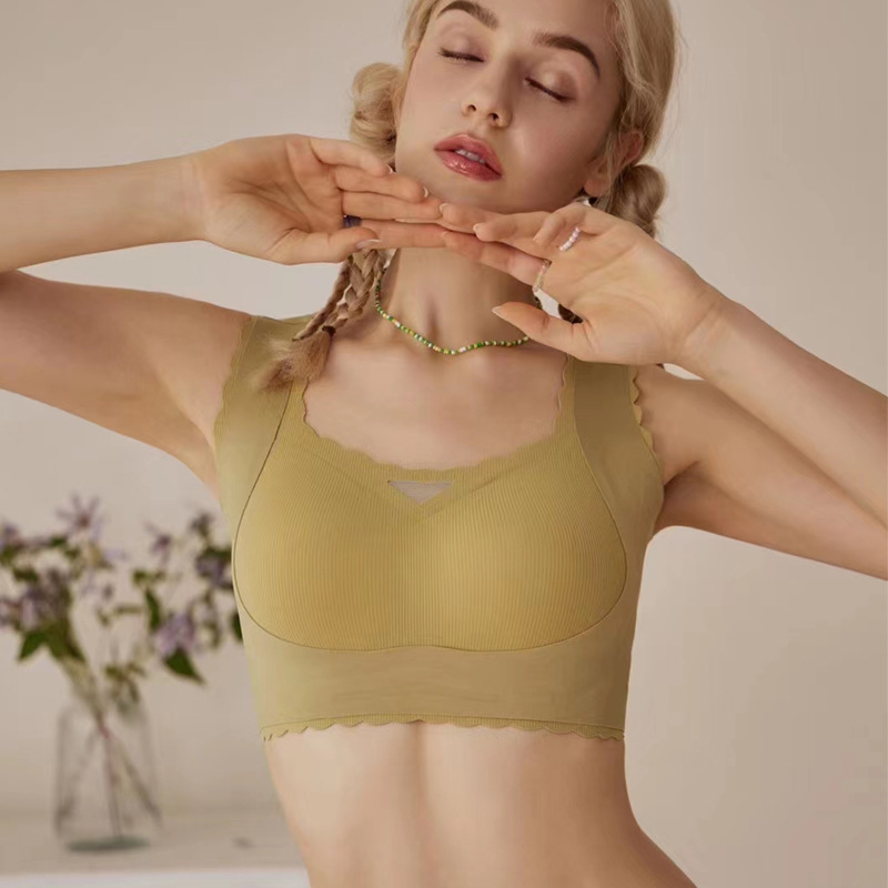 Más tamaño tira de jalea soporte suave anti-flacidez ropa interior sin costuras mujeres empujan hacia arriba sujetador pequeño sin anillo de acero sujetador de soporte superior 033