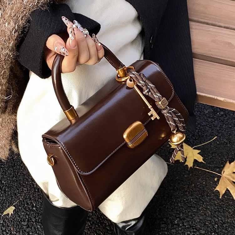 Coreana alta sensación retro bolso mujer 2026 nuevo lujo ligero versátil bolso de mochila de moda bolso de mano