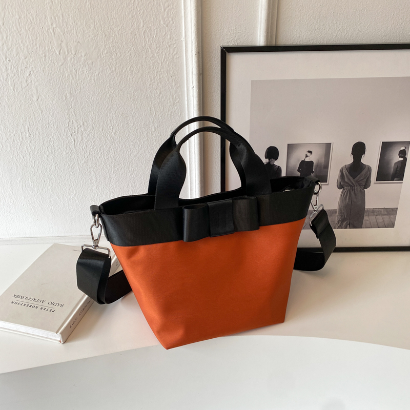 Vegetable basket, bucket bag, women's 2024 new high-capacity commuting handbag, niche and versatile nylon fabric_voghion.com