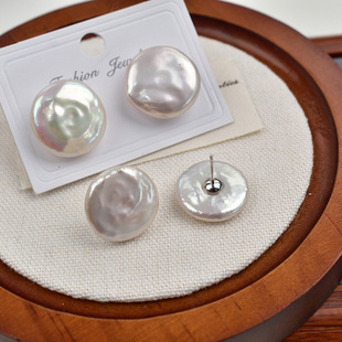 2025 New Button Earrings for Women Niche Design Accessible Luxury High-End Retro Earrings Natural Freshwater Pearl Earrings
