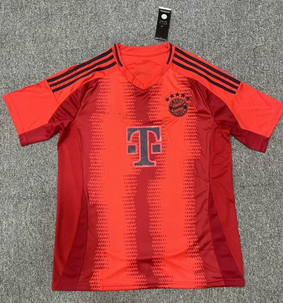 24-25 Bayern home