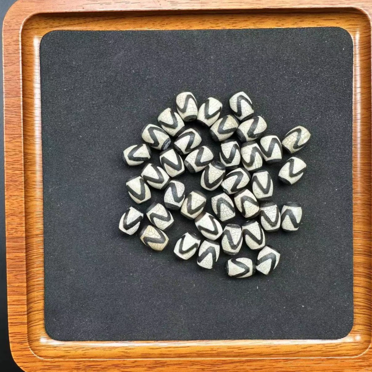 Оптовые бусины Дзи из натурального агата в тибетском стиле, черно-белые, в форме зуба тигра, аксессуары, рассыпные бусины, буддийские бусины, бодхи, полуфабрикаты из черного агата