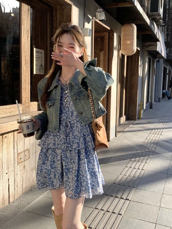 V领设计感碎花连衣裙女夏季2025新款收腰显瘦复古茶歇气质短裙ins|undefined