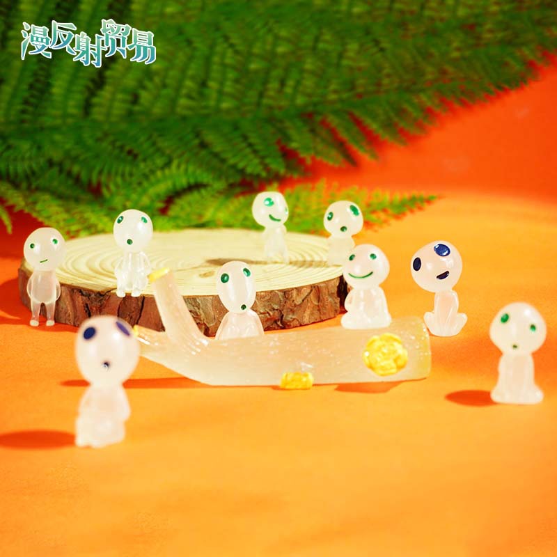 Dibujos animados japoneses colección tridimensional modelo de figura bosque alienígena resina brillará árbol luminoso elfo berserk