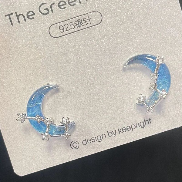 Small universal ear clips pearl with zircon