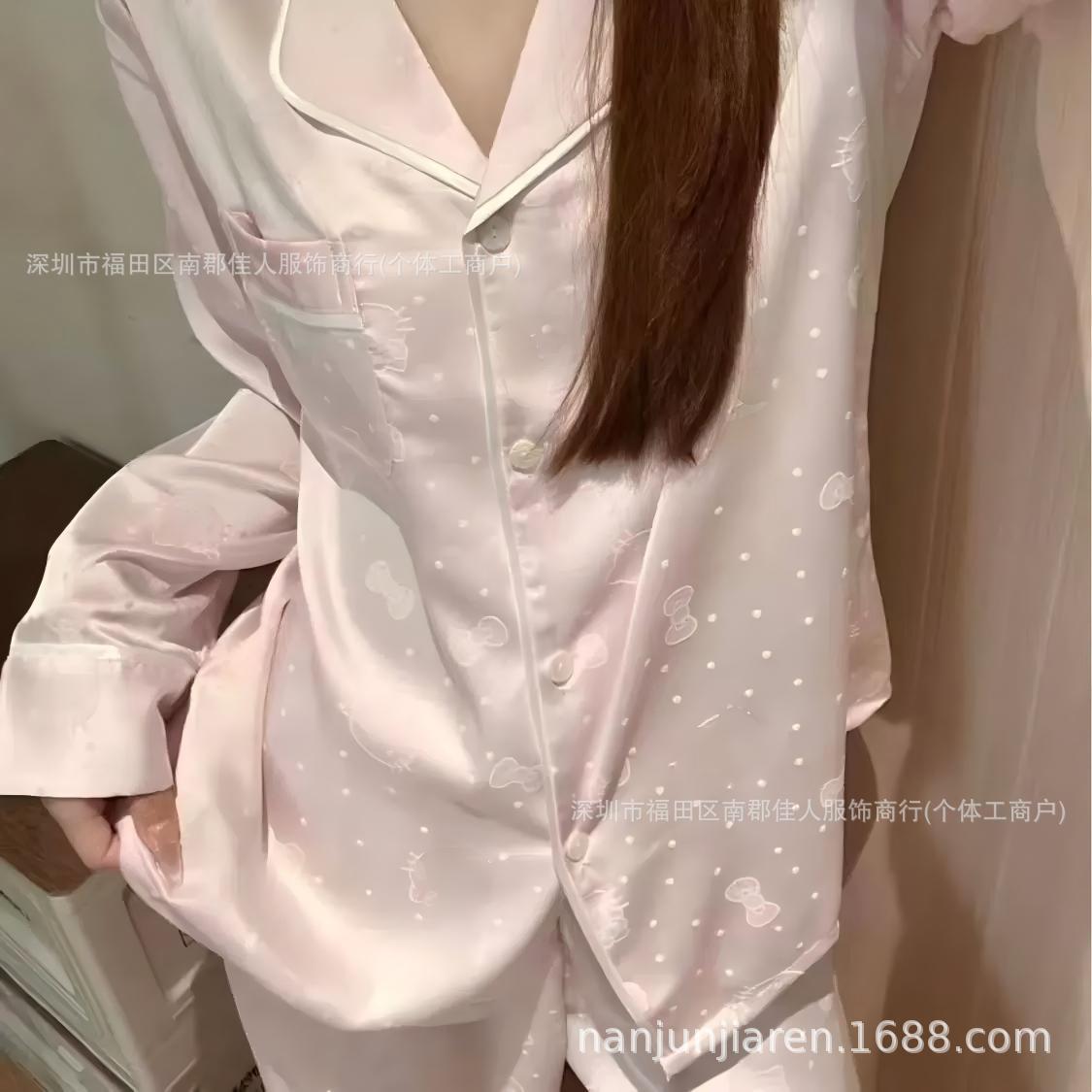 더블 롱 아이스 실크 폴카 도트 고양이