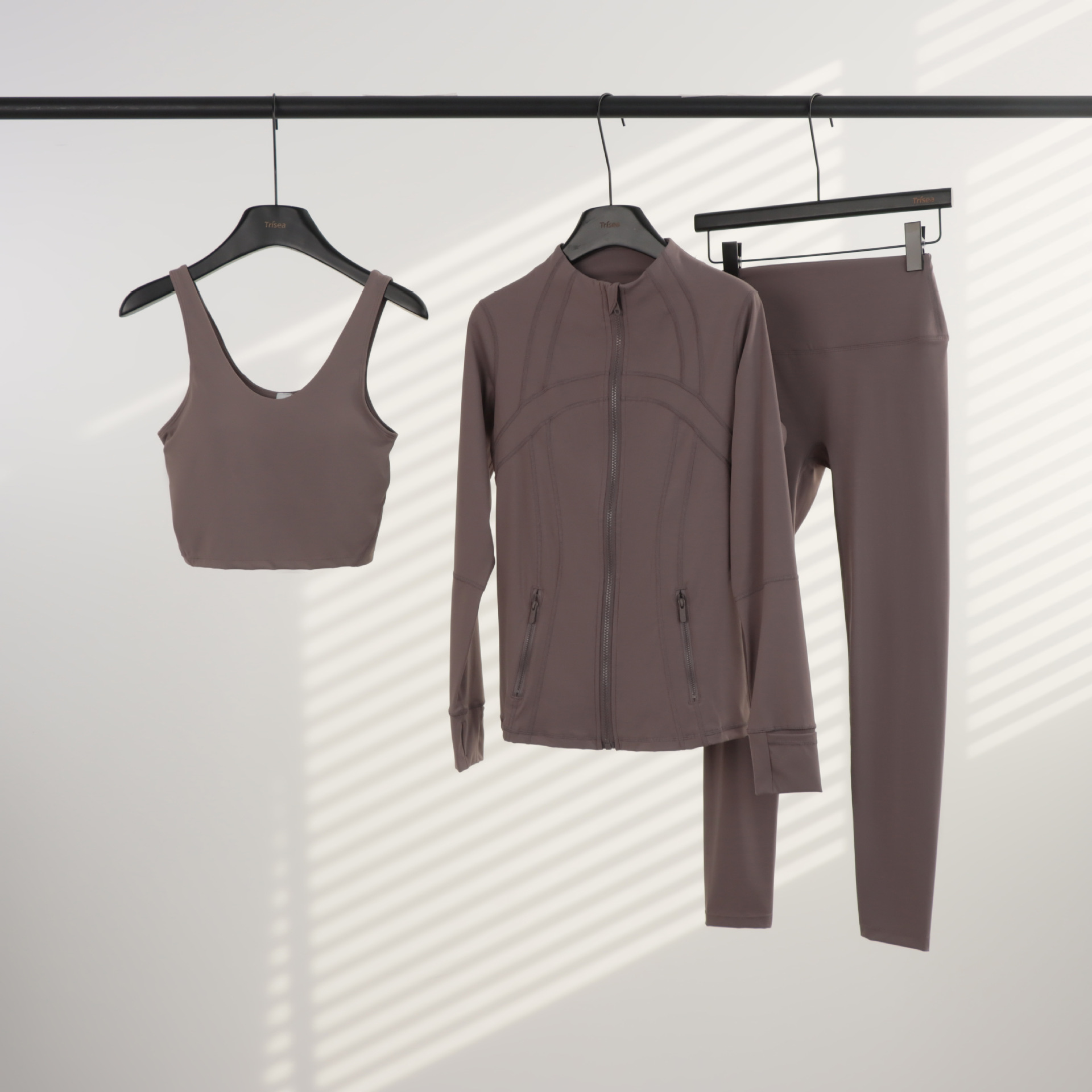 Conjunto de yoga LULU de tres piezas: chaqueta, camiseta sin mangas con cuello en U y leggings de cintura alta para mujer.