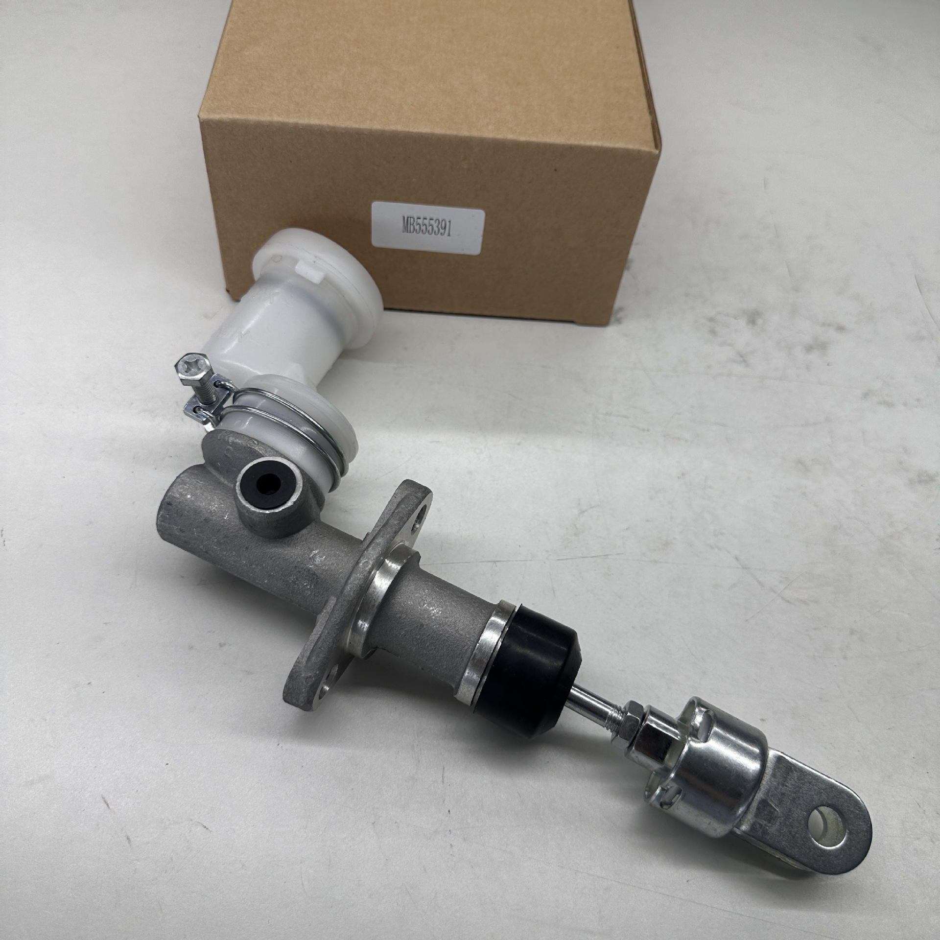 Mb555391 Mb555383 Is Suitable for Hyundai Clutch Master Cylinder
