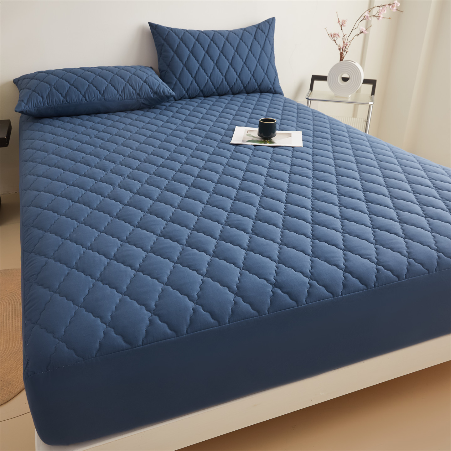 Protector de colchón impermeable con relleno de algodón, de una sola pieza gruesa, cubrecama con barrera contra orina, protector de colchón para Amazon, disponible con envío directo.