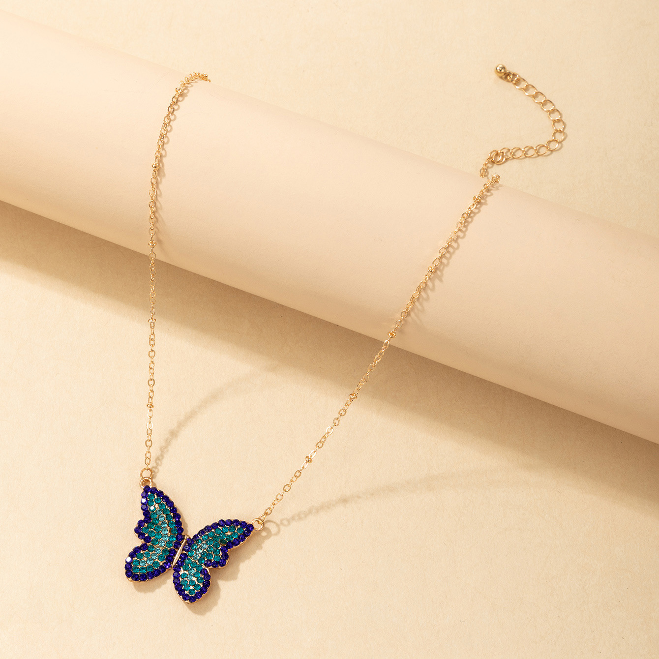 Wholesale Einfache Blaue Voller Diamant Schmetterling Anhänger Halskette Nihaojewelry display picture 5