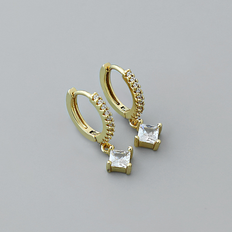 Boucles D&#39;oreilles En Cuivre Avec Pendentif Zircon Carré Simple En Gros Nihaojewelry display picture 3