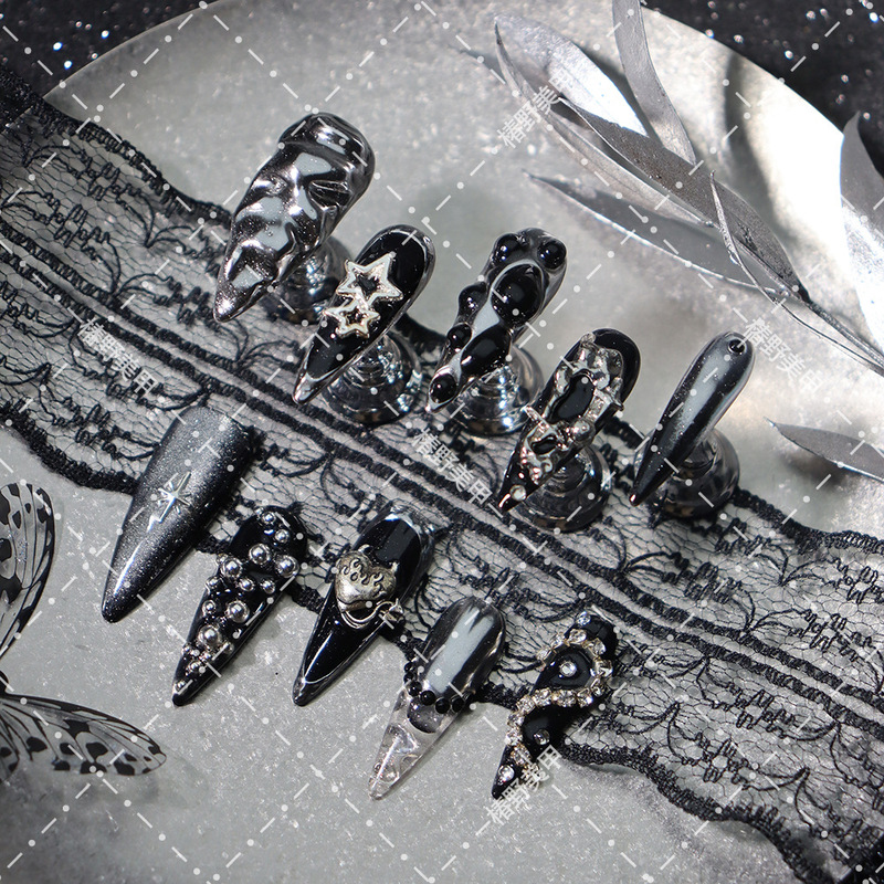 Cyberpunk Metallic Style Wearable Nails, Dark Heart-Shaped Water Drop Handmade Nail Art, Long Style, Brightening Effect, Removable Patches