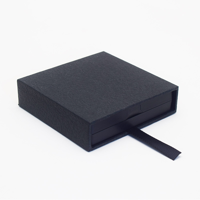 Hand knead black (with black inner box);7*7*2CM