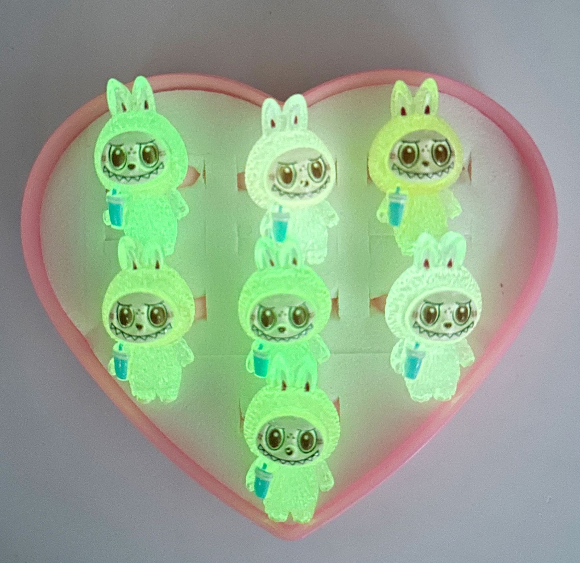7 pieces [glow in the dark] labubu