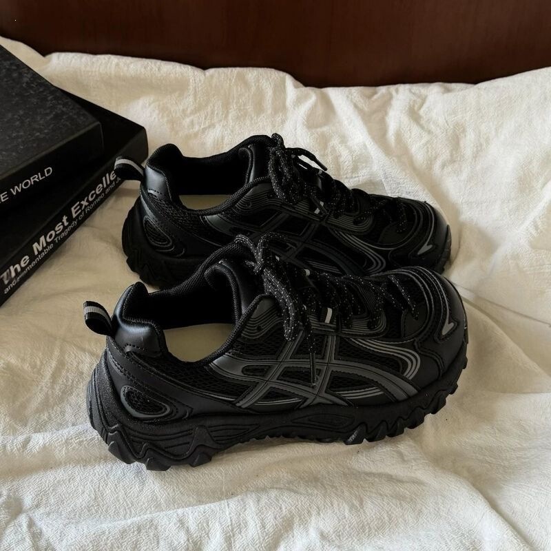 2026 super stylish dad shoes for women, designed for petite figures, with a thick sole for added height, breathable mesh upper, and casual style, perfect for autumn