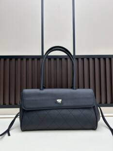 Fashionable leather underarm bag, (Physicals)