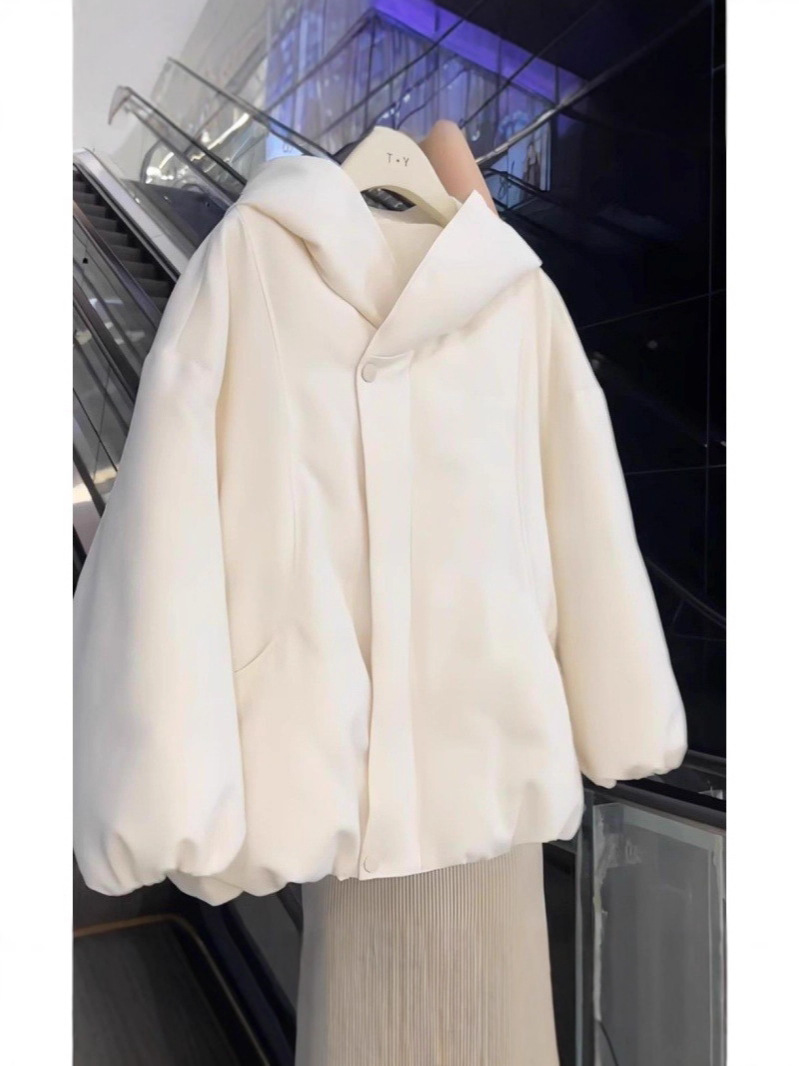 Copas de algodón blancas cortas y gruesas para mujeres en invierno de 2026 nueva moda extranjera alta sensación de super hermosa chaqueta cálida