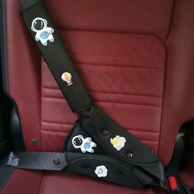 Seat Babies – Seat belt shoulder pad - black-astronaut-suit