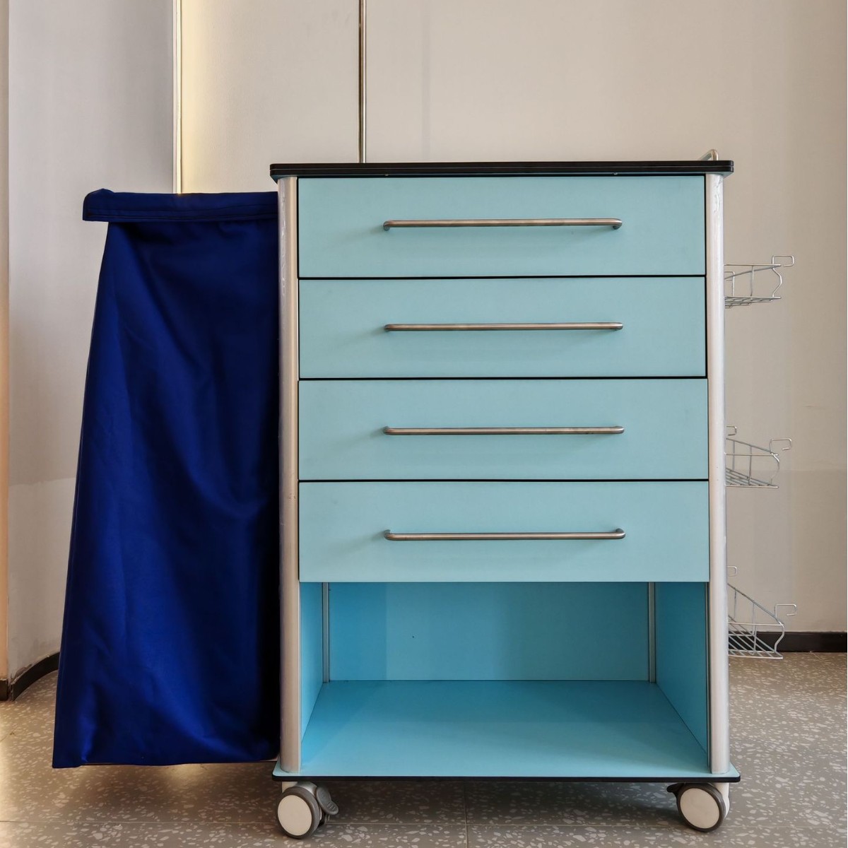 抗倍特HPL推车柜带垃圾袋 病房床头柜移动推车柜带静音刹车轮