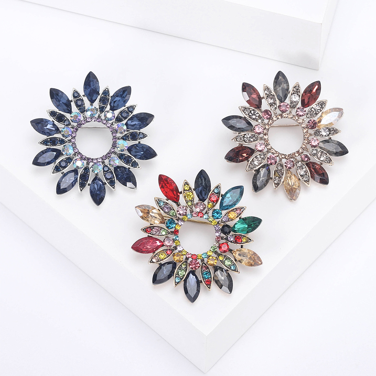 Rhinestones Inlay Material Retro Pin Flower Alloy Inlay Rhinestones Women's Brooches