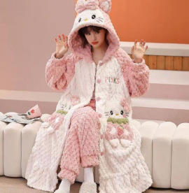 Internet celebridad nuevo Otoño e Invierno coral polar pareja Pacha fresa oso camisón traje largo engrosada entrega de apoyo