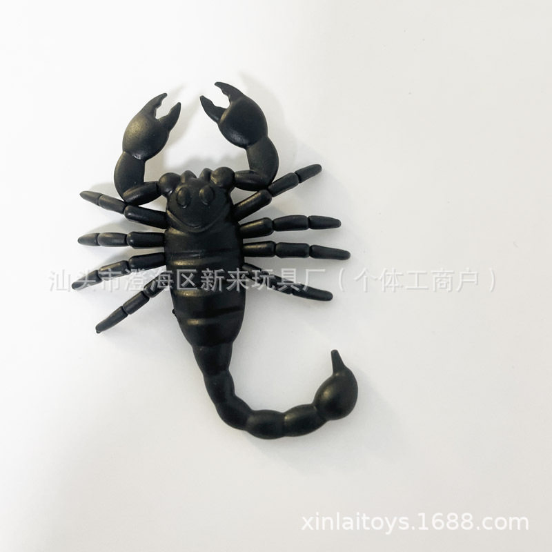 시뮬레이션 큰 부드러운 접착제 검은 전갈 6.2*5.7 하나