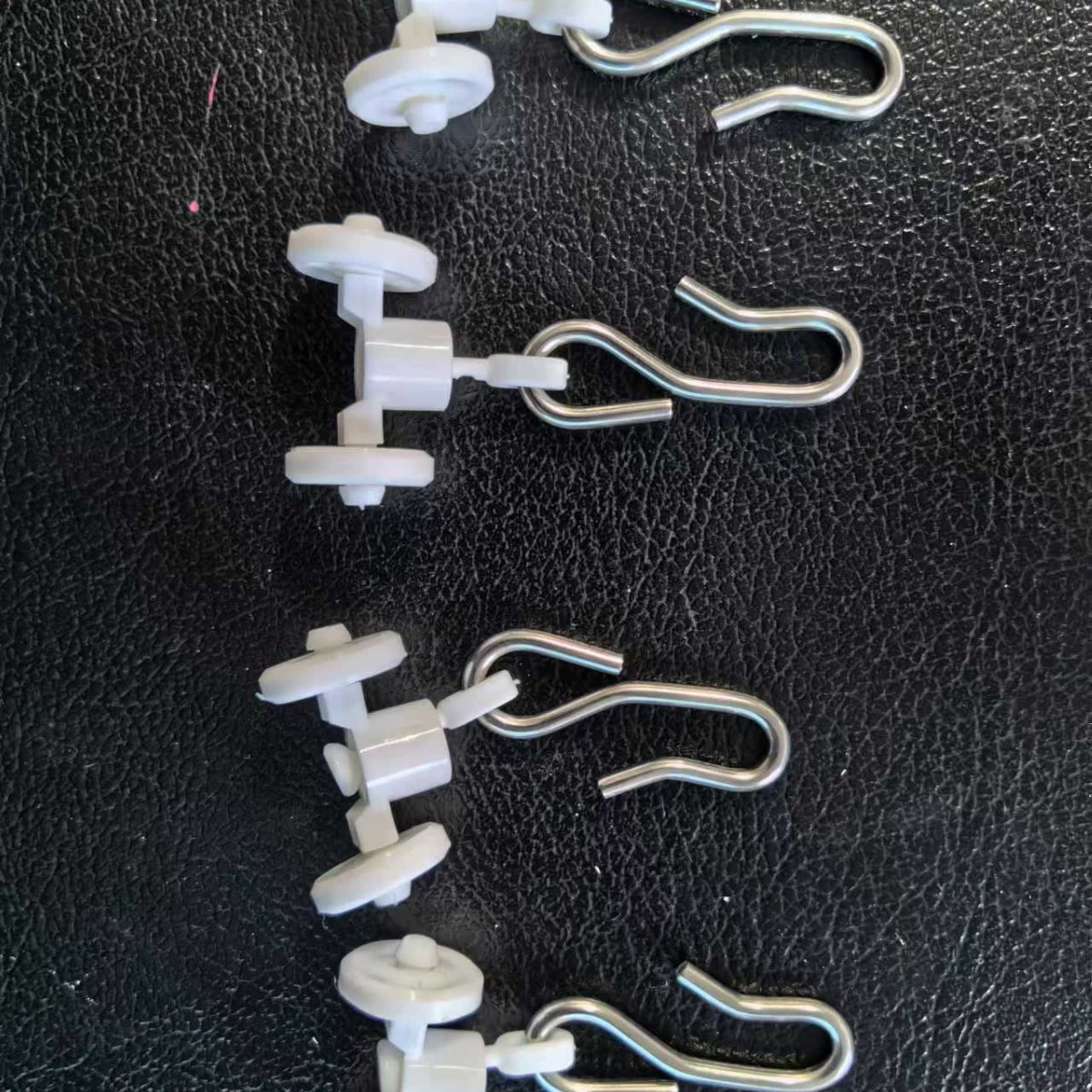 Прямые поставки с фабрики: крючки для штор, аксессуары для штор, пластиковые крючки для штор.