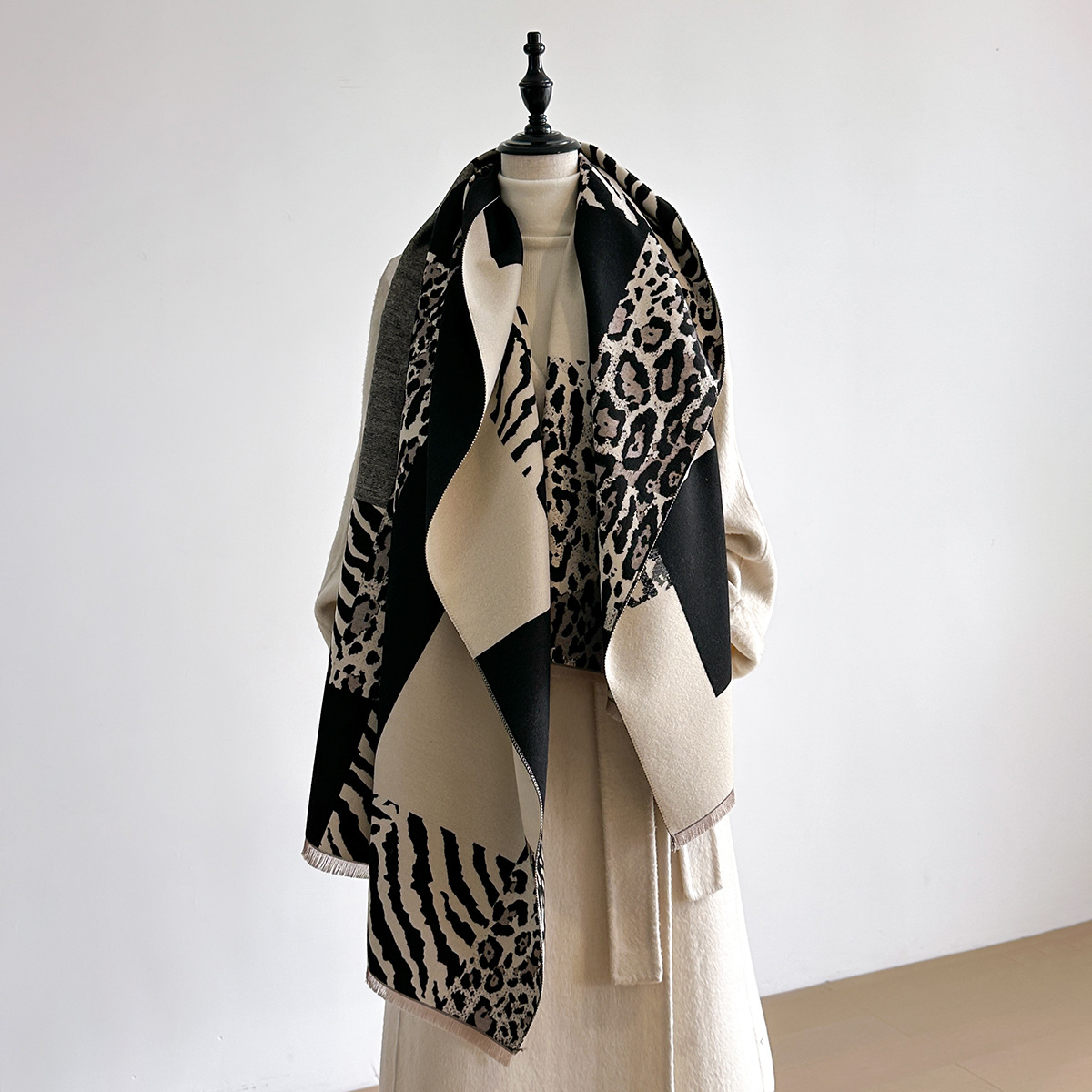 Otoño y invierno estampado de leopardo moda salvaje bufandas cálidas personalidad única dulce viento fresco damas imitación de cachemir aire acondicionado buñuelo