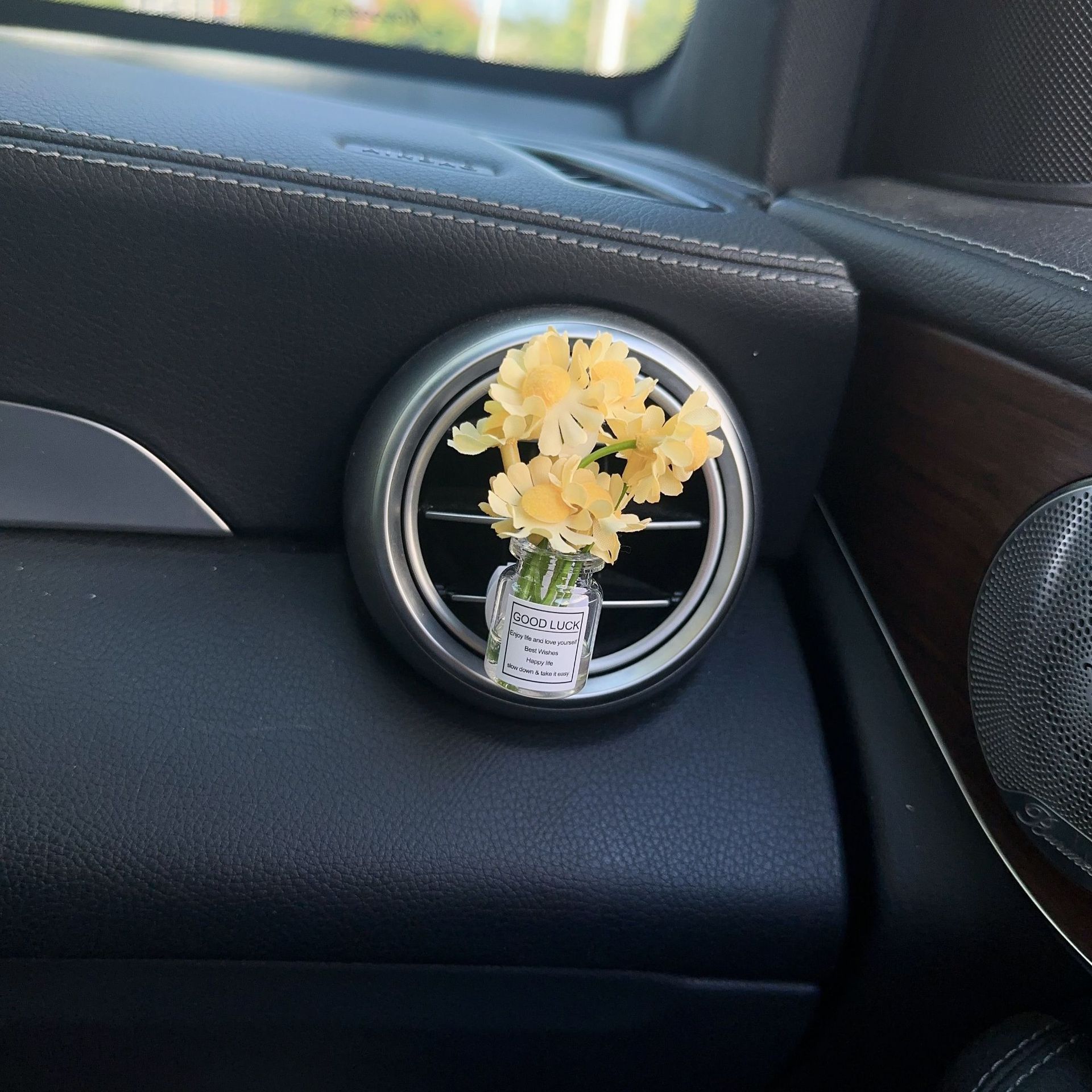 Decoración creativa de salida de aire del automóvil con flores de estrellas pequeñas frescas aire acondicionado botella de perfume de perfumes