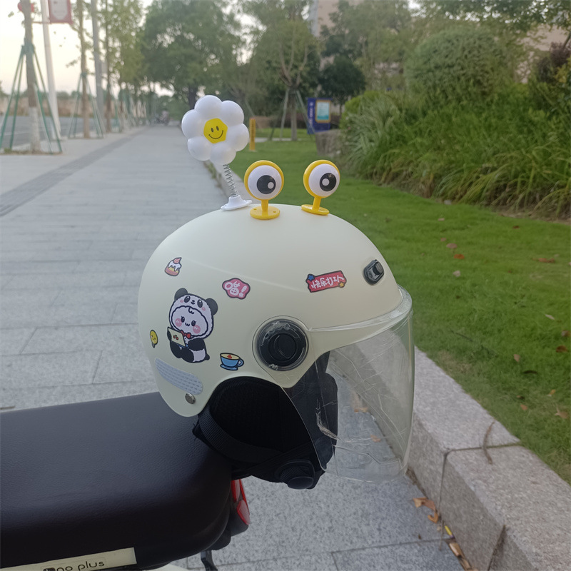 New national standard 3C years old children 1-5 years old electric car motorcycle four seasons universal ear protection adjustable helmet half helmet