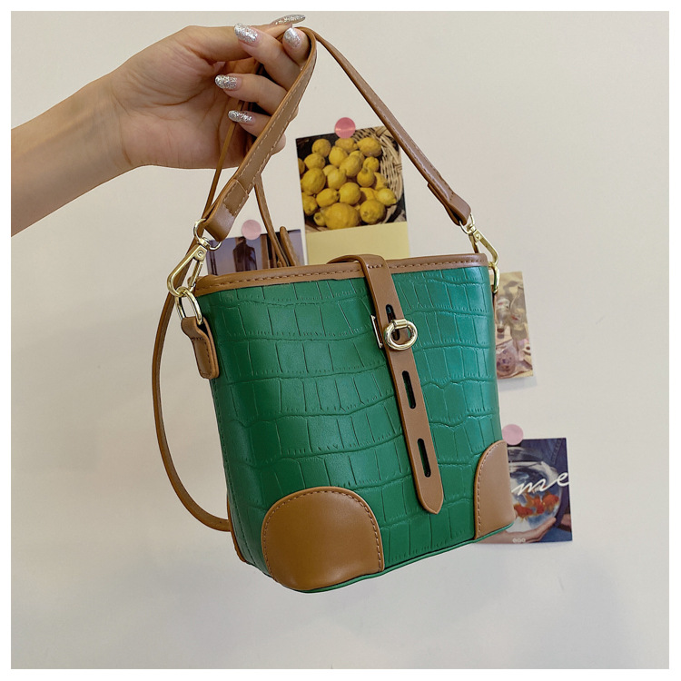 Nihaojewelry Fashion Texture Crocodile Pattern One-shoulder Messenger Bucket Bag Wholesale display picture 92