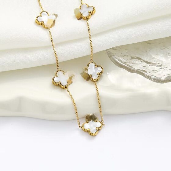 High version four-leaf clover five-flower necklace double-sided shell titanium steel 18K gold-plated clavicle necklace versatile jewelry