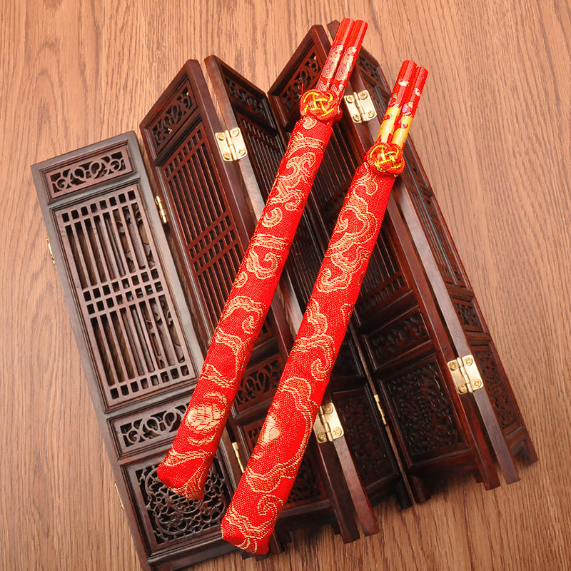 Wholesale promotion wedding and celebration supplies, wedding chopsticks, auspicious chopsticks, dragon and phoenix chopsticks, brocade sets, return gifts, disposable chopsticks
