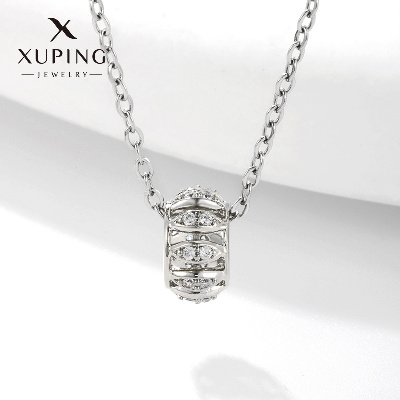 Xupe joyería de aleación con incrustaciones de circonio hueco redondo colgante femenino europeo y americano de moda de lujo nicho temperamento exquisito colgante
