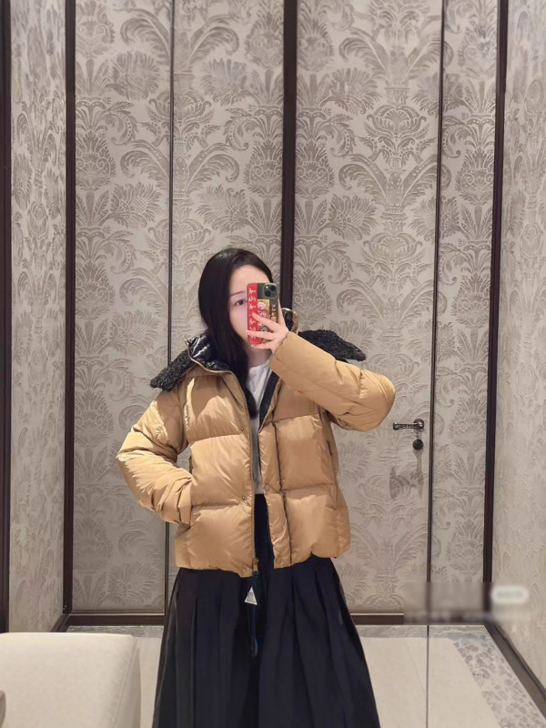 南油女装2025年秋冬Mon*新款90白鹅绒外套羊羔毛连帽蒙口羽绒服女|undefined