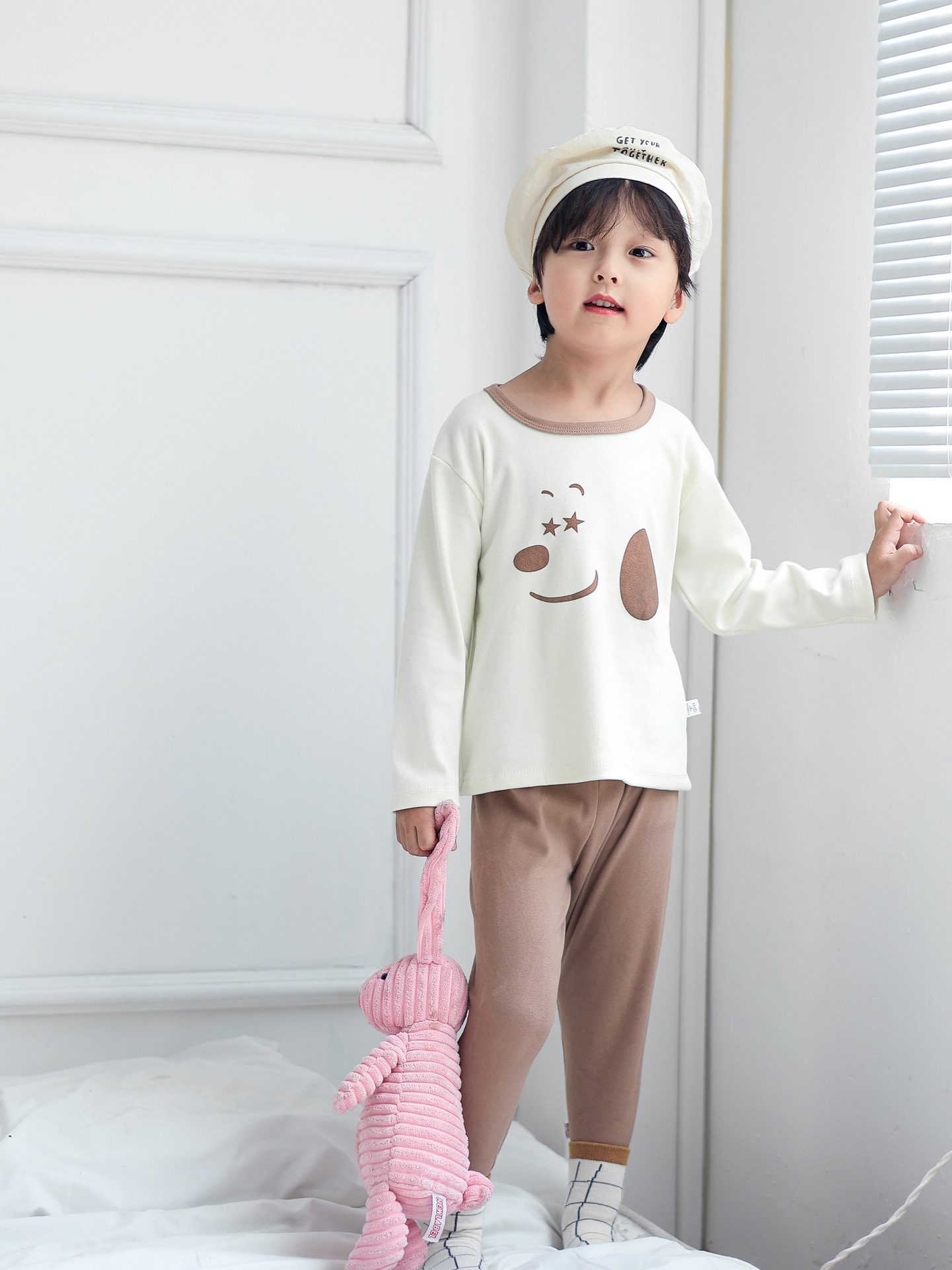Nuevo conjunto de pijamas de niñas 2025 nuevo primavera y otoño ropa infantil de niñas de otoño ropa doméstica dos piezas