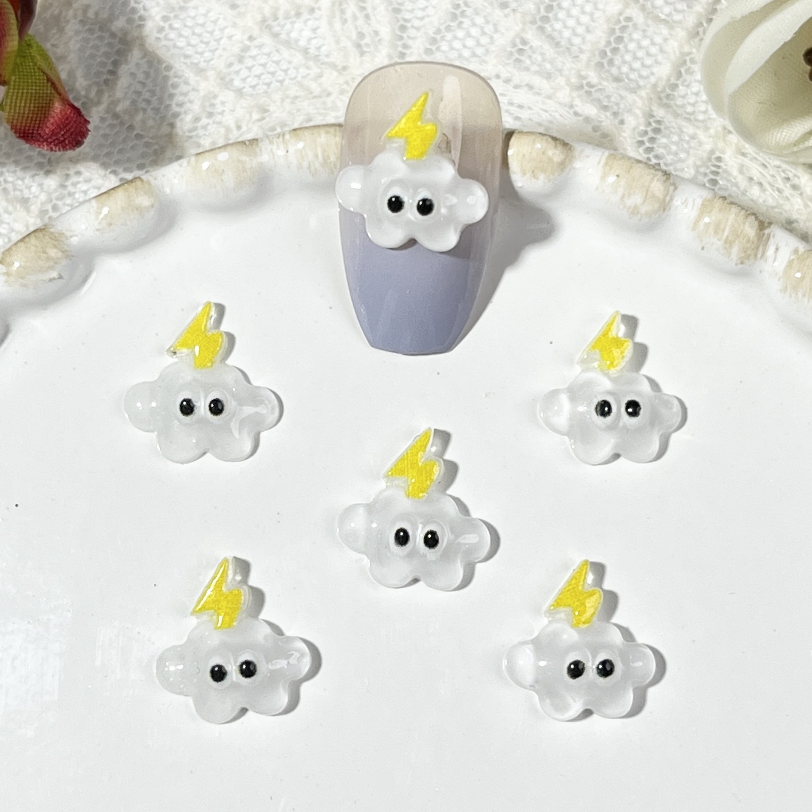 #2 白色闪电云.jpg