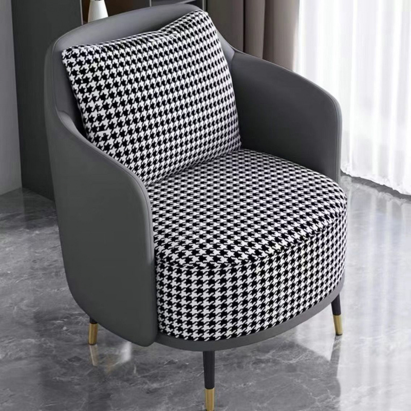 다크 그레이 가죽 + 하운드투스 천/2가지 영감