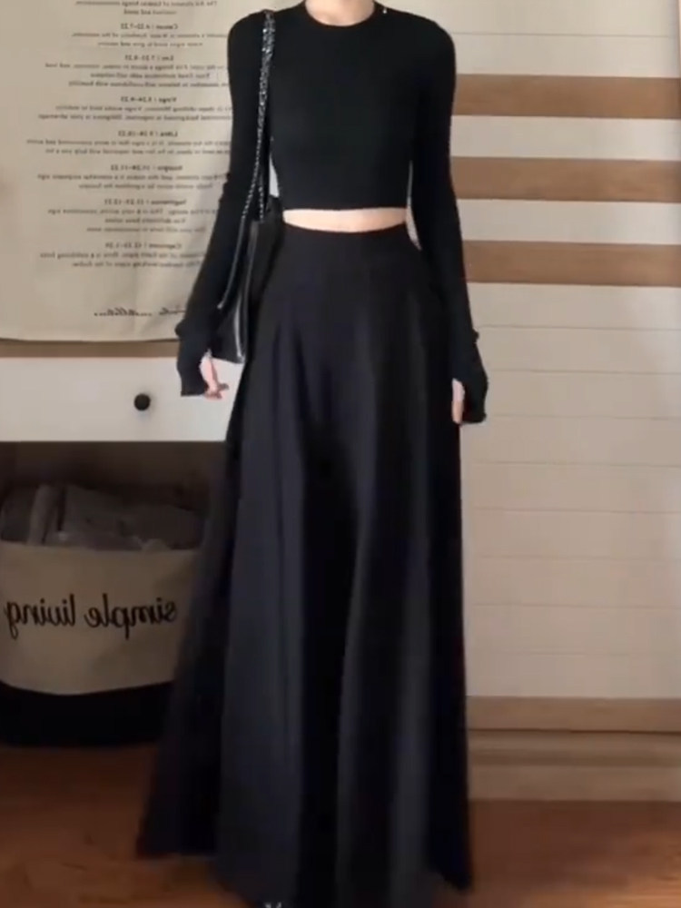Extra-long autumn black pleated skirt