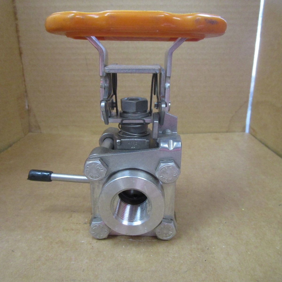 世伟洛克 SS-65TUVF12-LLK-SX 高压触发锁球阀 全新 3/4