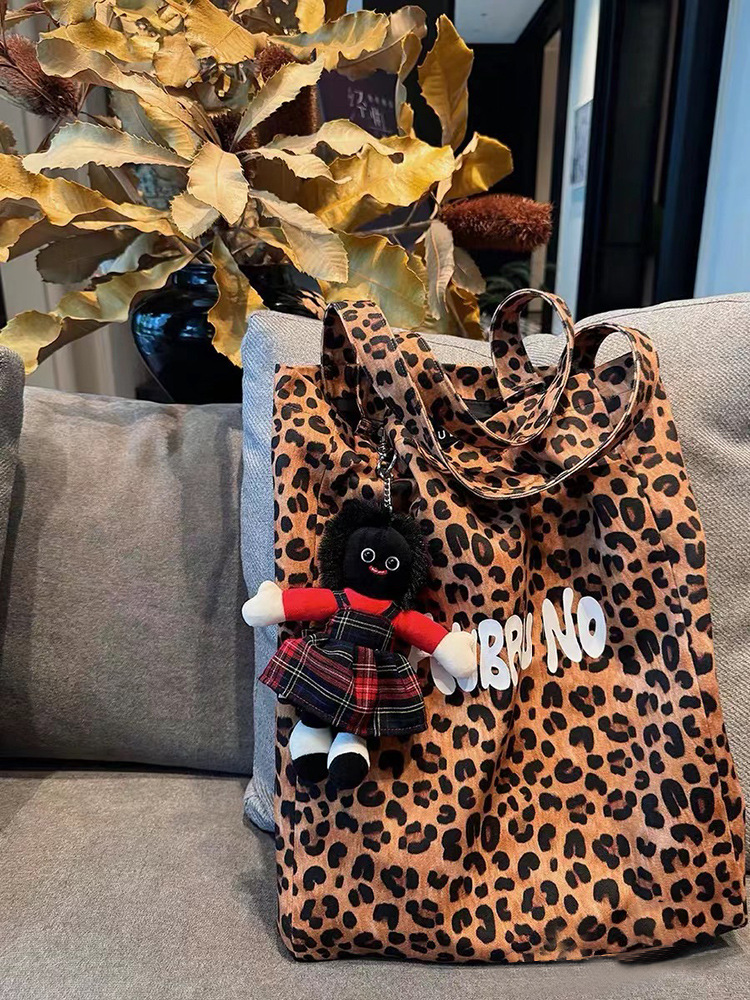 2024 Autumn/Winter Casual Versatile Canvas Panther Pattern Shopping Single Shoulder Handbag Underarm Bag New Trendy_voghion.com