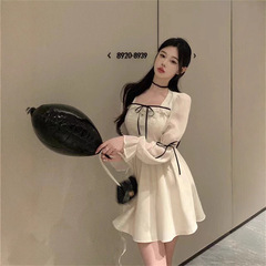 秋季设计感少女风长袖纯色连衣裙方领收腰显瘦小众初恋仙女a字裙