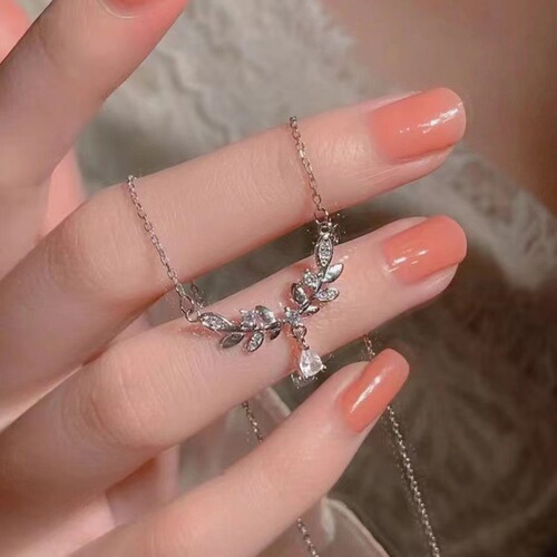 Titanium Steel Water Drop Ear of Wheat Necklace for Girls, Lightweight Luxury Osmanthus Branch Design, Elegant Clavicle Chain, Same Style as Xiaohongshu (Little Red Book), Necklaces