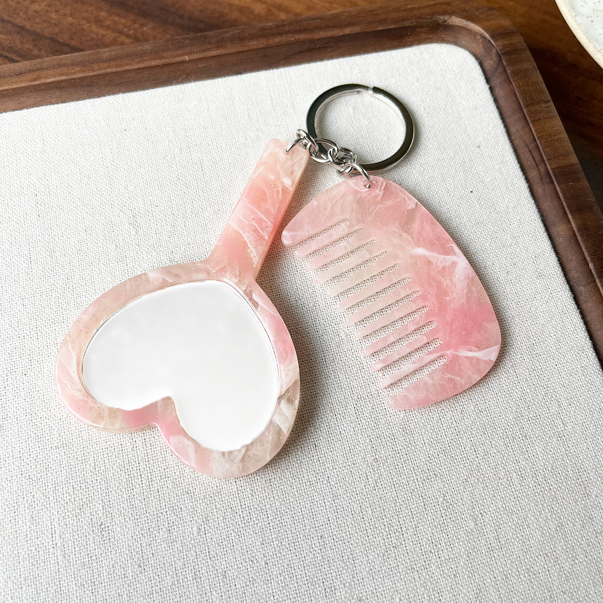 Espejo de maquillaje portátil portátil en forma de corazón de alta definición, espejo de maquillaje para estudiantes, espejo pequeño, artefacto de maquillaje