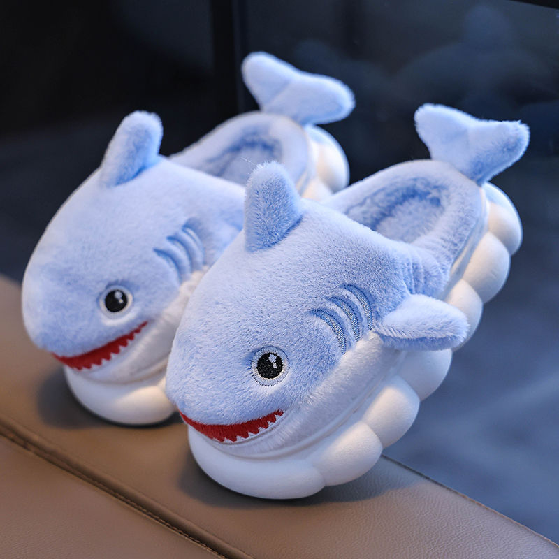 Bolsa de invierno para niños zapatos de tacones de algodón tiburón niños padres-hijos hogares cálidos peludos niños pequeños y medianos bebés zapatillas de algodón