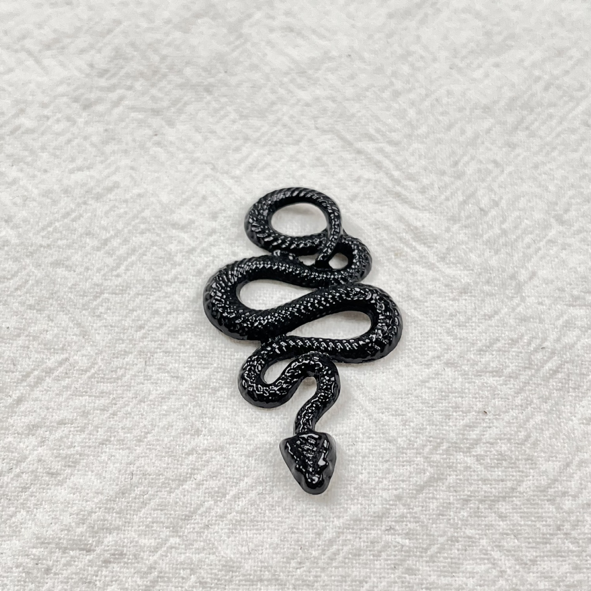 Europa y los Estados Unidos nueva aleación colorida pitón antigua plata colgante accesorios joyas colgante DIY joyas de Halloween