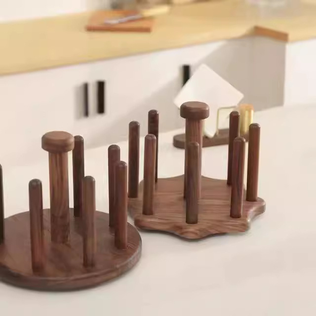 Rack de almacenamiento de madero de nuez negra Rack de drenaje de agua Rack de escritorio doméstico Taza de agua Rack de taza giratoria