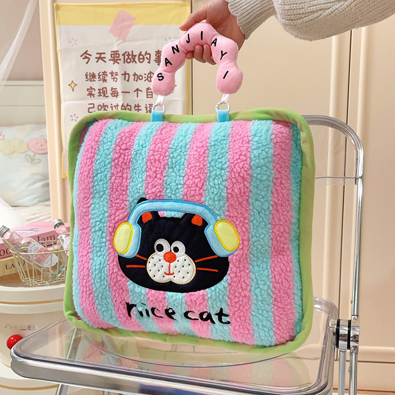 핑크색과 파란색 줄무늬 헤드폰 고양이