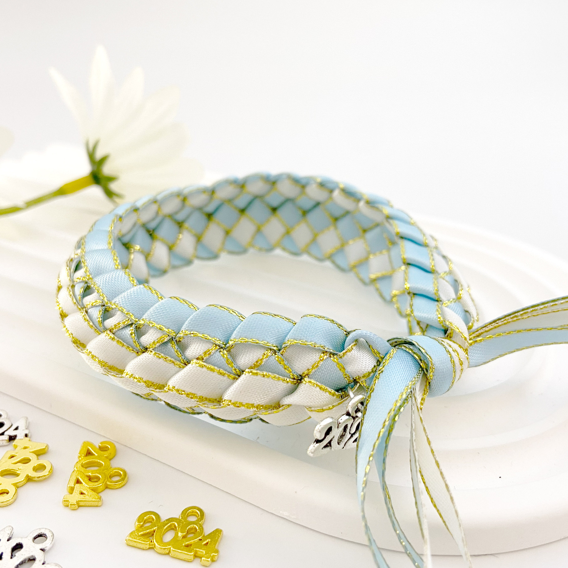 화이트 + 라이트 블루